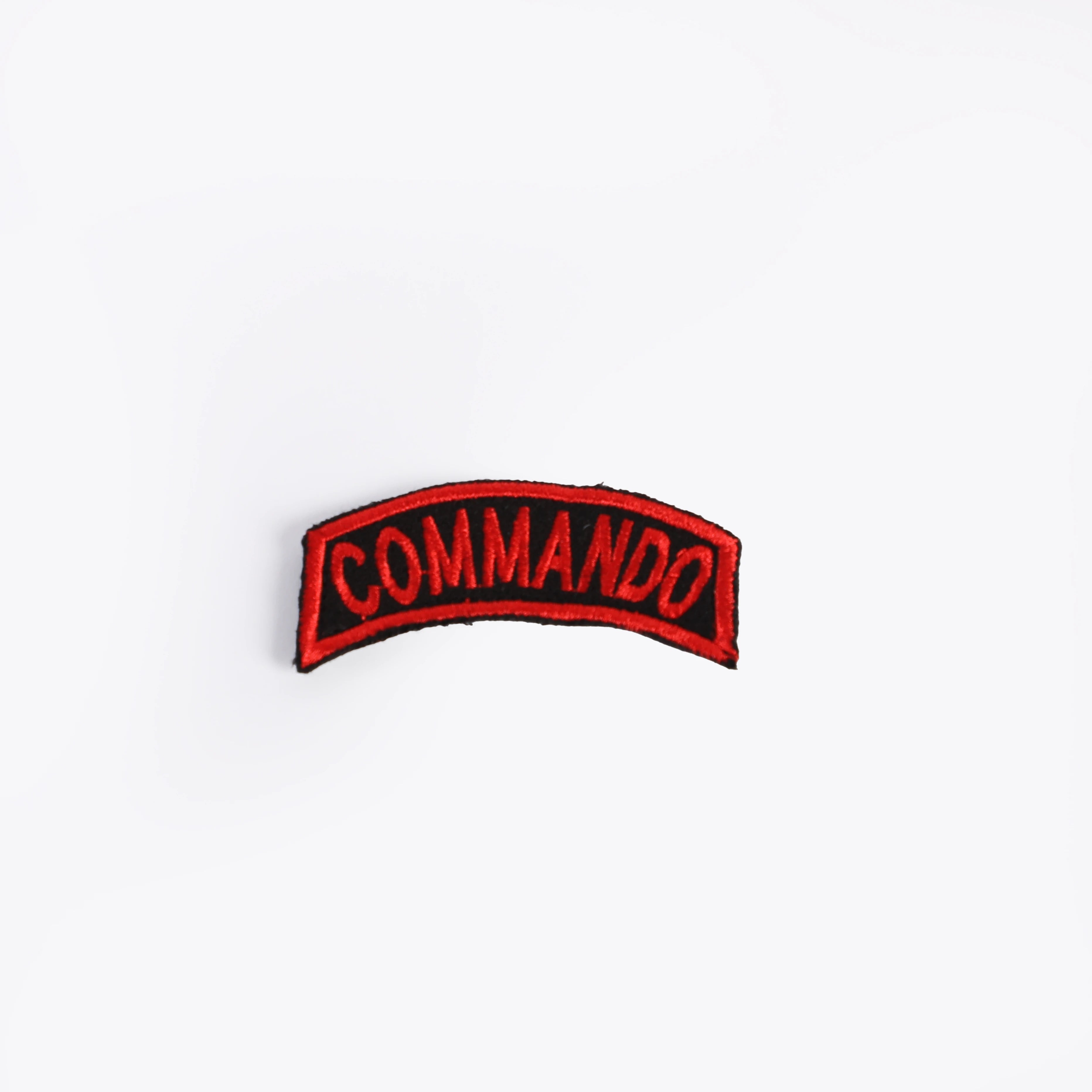 بدج كلمة COMMANDO أحمر معكوفة()