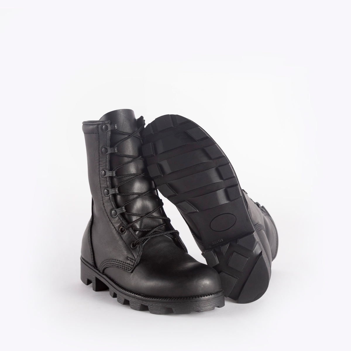 MEN ESSENTIAL BOOT (BLACK)