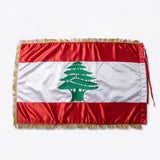 العلم اللبناني المهيب